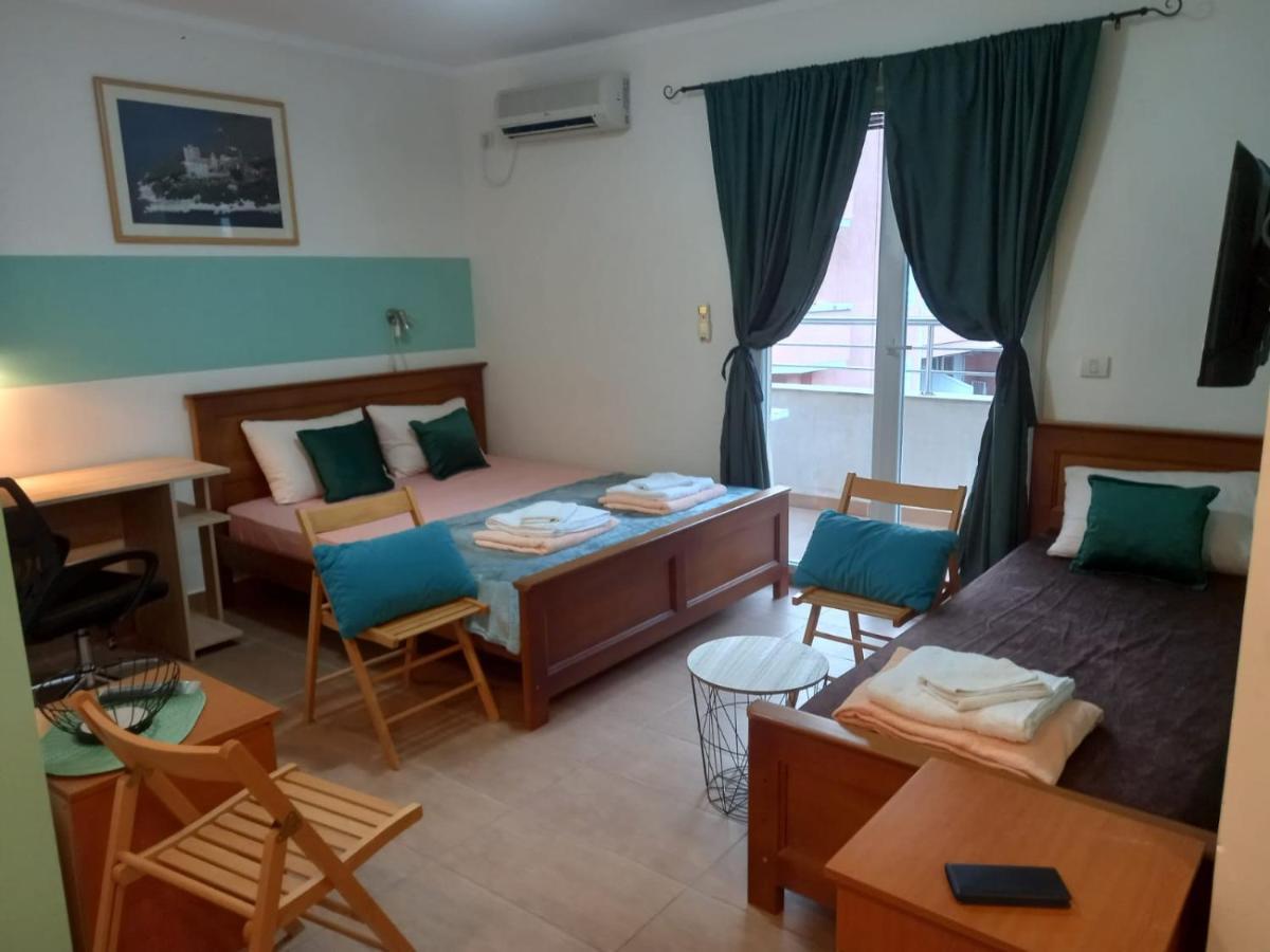 Lale Na Moru * Budva