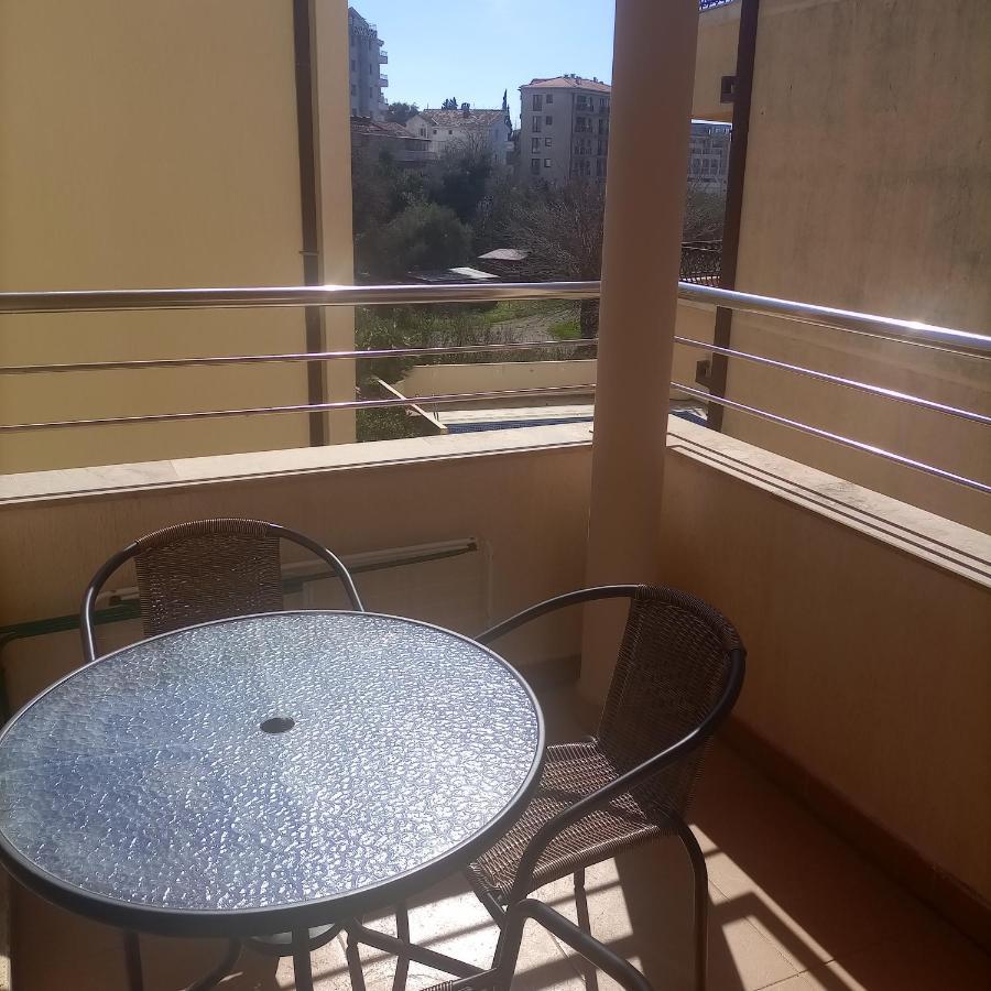 Lale Na Moru * Budva